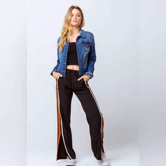 TILLY'S Sky and Sparrow Side Stripe Wide Leg Pants - Picture 1 of 7